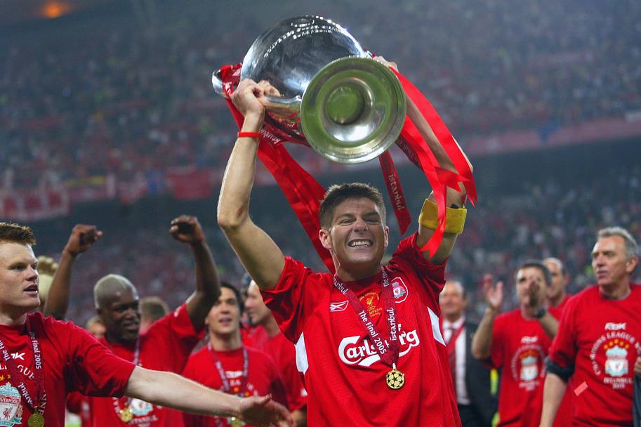 25 maggio 2005, Finale Champions. La gioia di capitan Gerrard allo stadio di Istanbul (Dipag)
